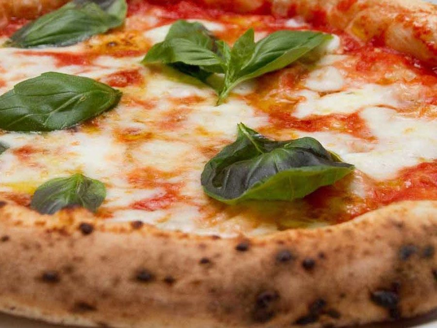 La pizza perfetta: contano di più la ricetta o le forniture per pizzerie?