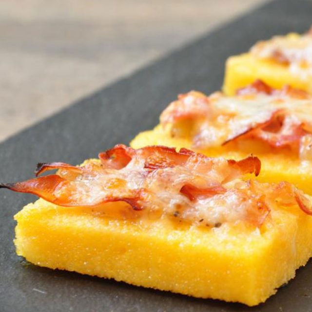 crostini polenta raspadura e speck ricetta | Caterline